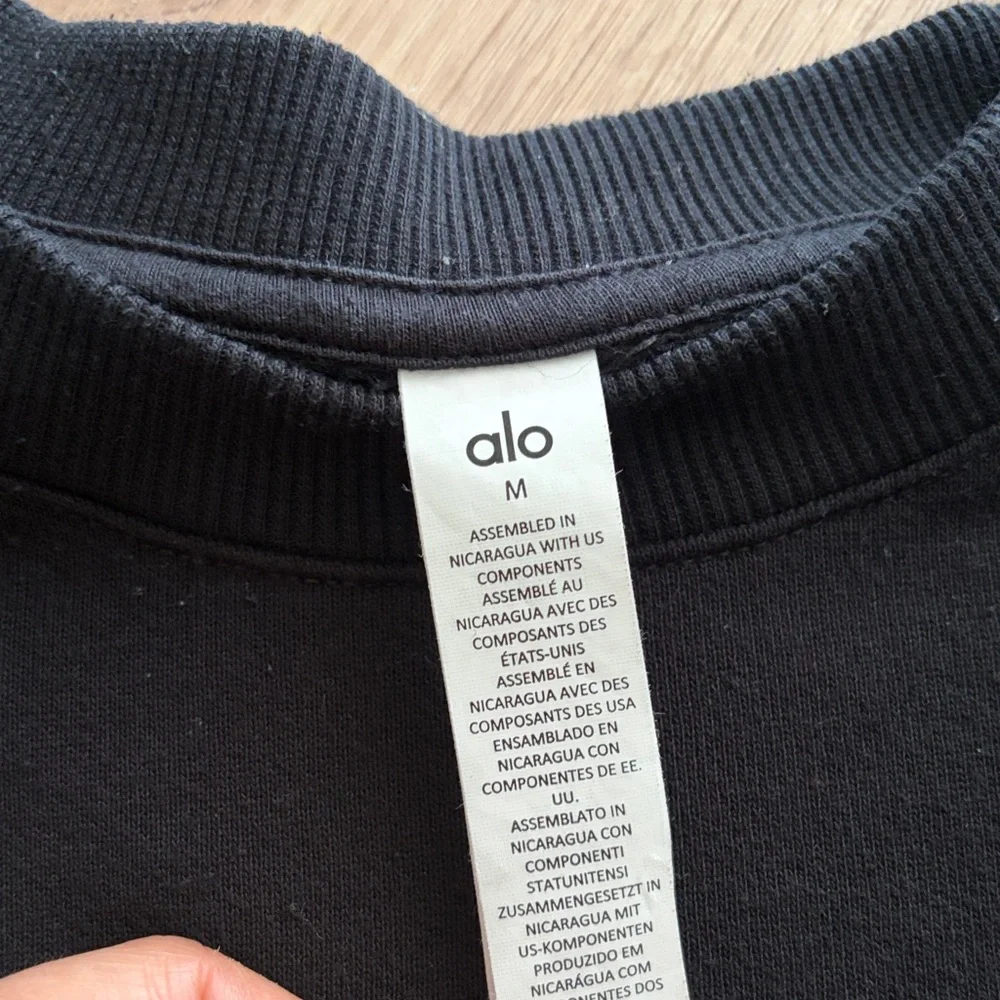 ALO Yoga Men's Classic Black Crewneck Sweater - Picture 2 of 3